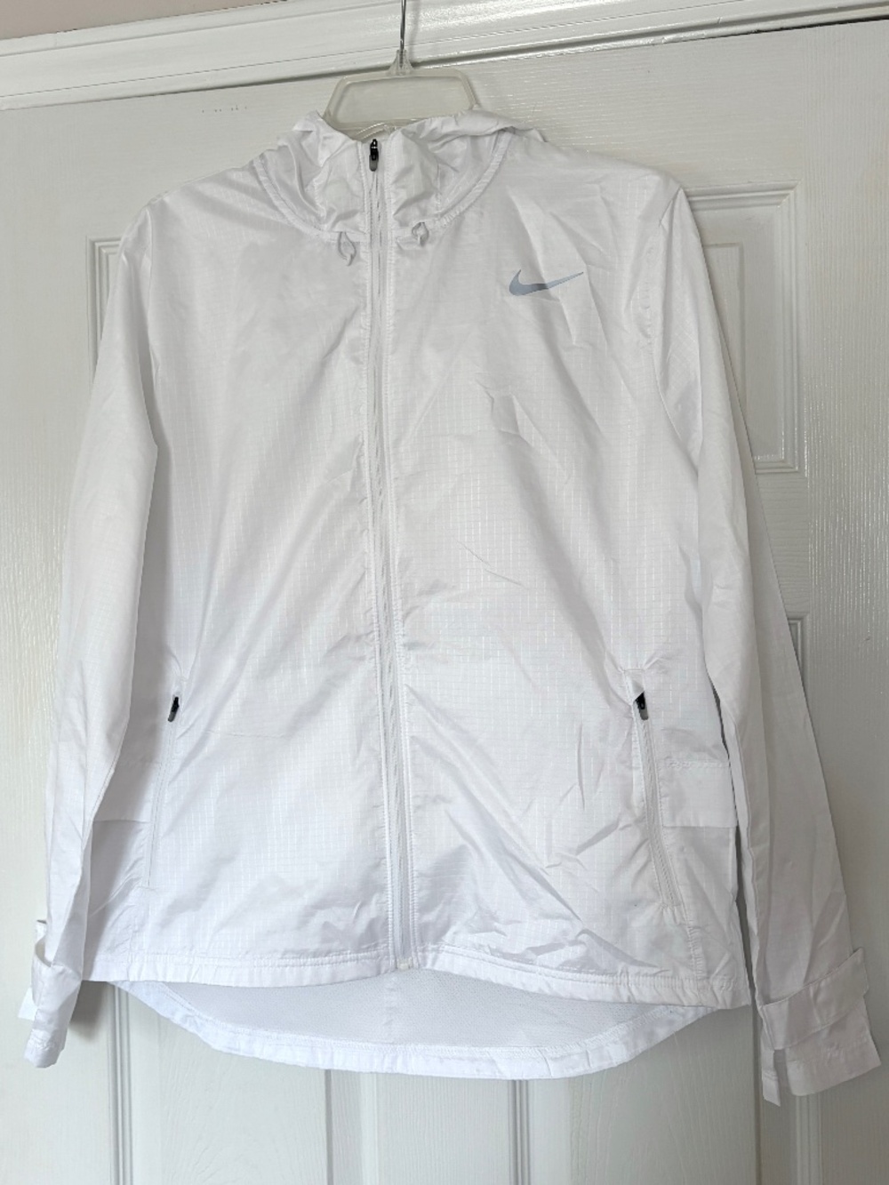 NWOT Nike Running Jacket White Size Medium Full Zip Hood Windbreaker